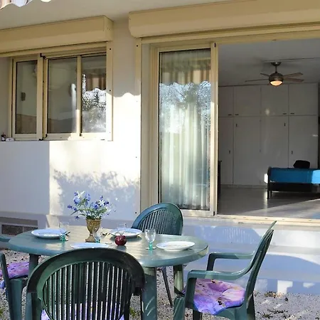 Studio Climatise Avec Parking, Terrasse Au Lavandou - Fr-1-251-167