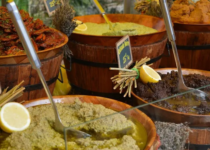 Studio Climatise Avec Parking, Terrasse Au Lavandou - Fr-1-251-167 *