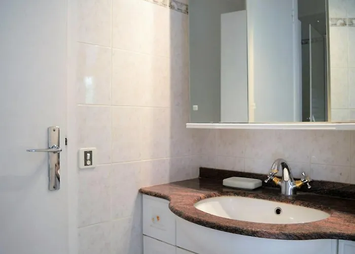 Studio Climatise Avec Parking, Terrasse Au Lavandou - Fr-1-251-167 * 勒拉旺杜