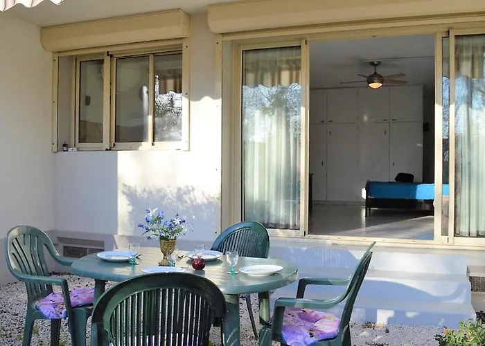 Studio Climatise Avec Parking, Terrasse Au Lavandou - Fr-1-251-167